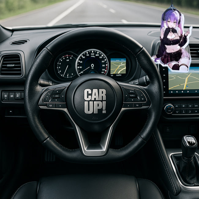 Duftbaum Anime-Girl mit violettem Outfit – auffälliger Auto-Lufterfrischer am Rückspiegel