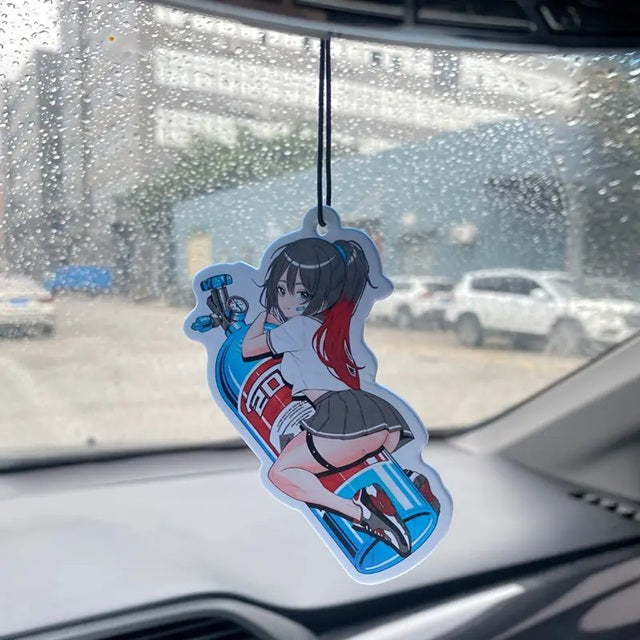 Anime-Duftbaum NOS-Girl – Manga-Figur mit Racing-Style am Rückspiegel