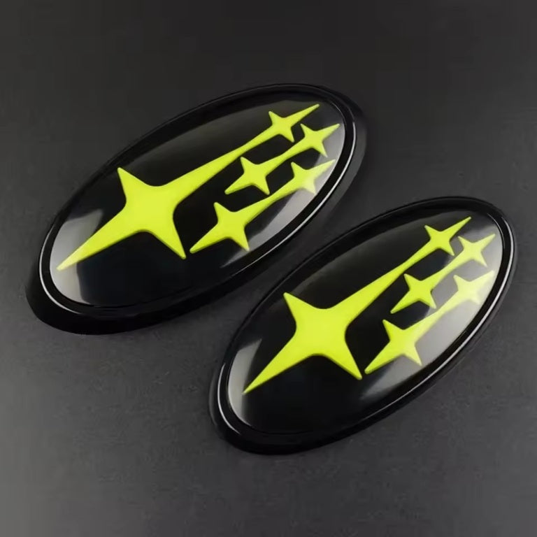 Subaru Emblem in Gelb und Schwarz – sportlicher Look für individuelle Fahrzeug-Optik