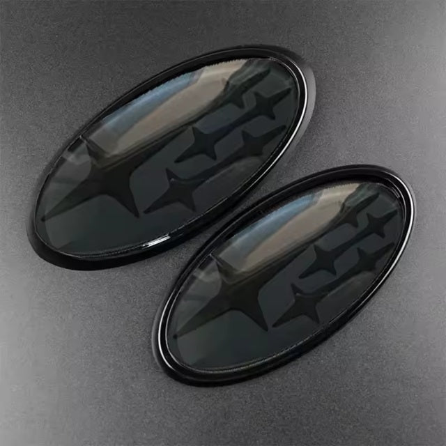 Subaru Emblem in Grau und Schwarz – dezente Tuning-Variante mit Stil