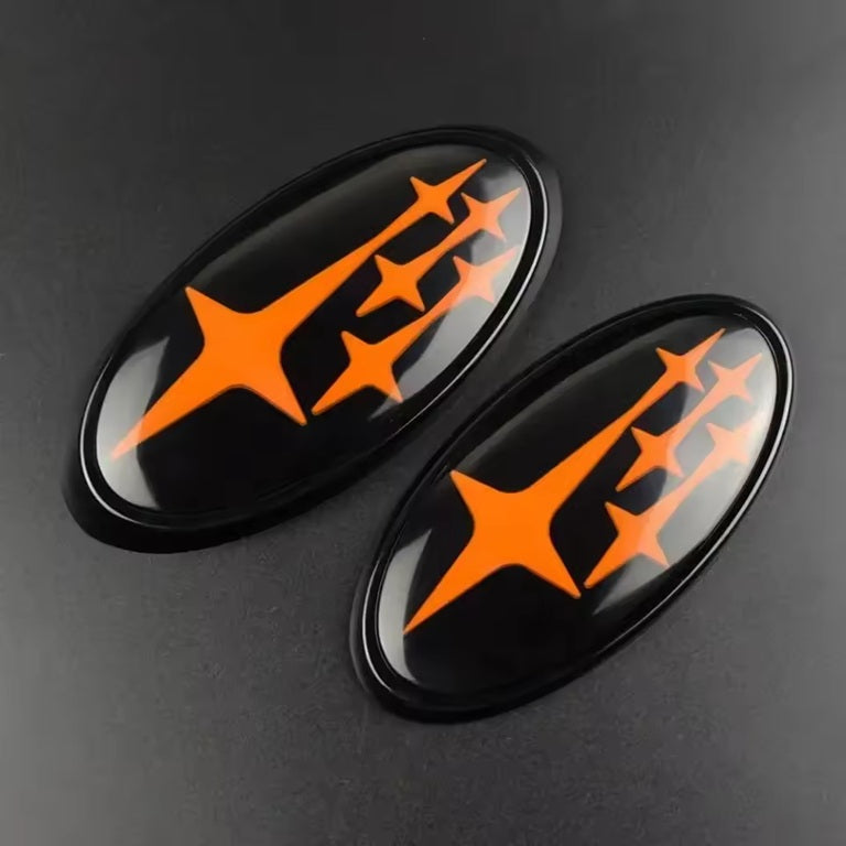 Subaru Emblem in Orange und Schwarz – auffälliges Accessoire für Individualisten