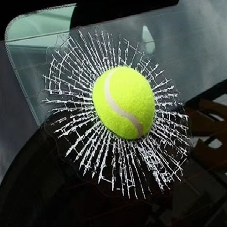 Lustiger Tennisball-Aufkleber fürs Auto – täuschend echter Scheiben-Crash Effekt